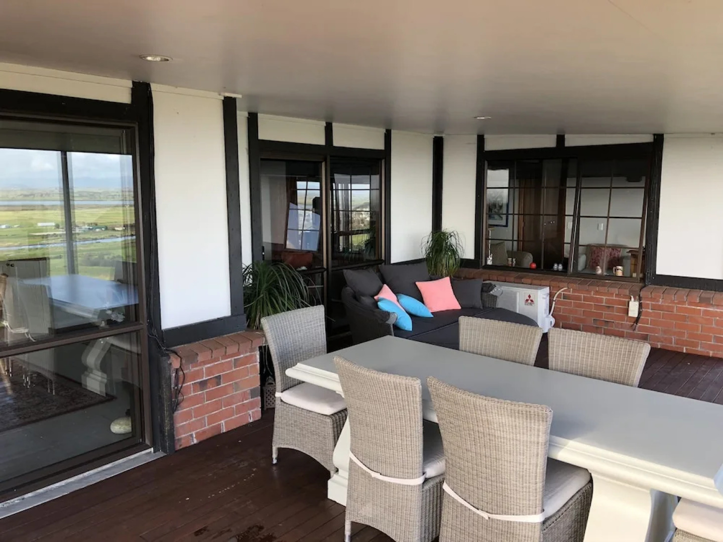 Chartre' Manor Bed & Breakfast