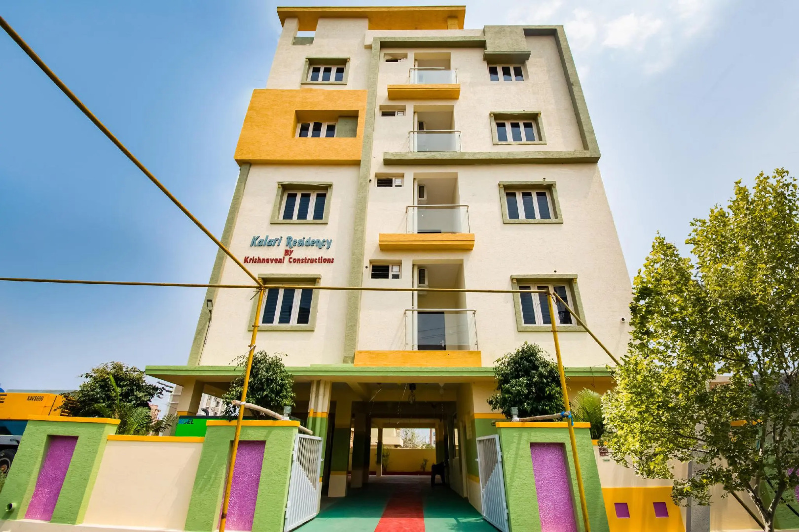 OYO 71081 Apple Guest Rooms