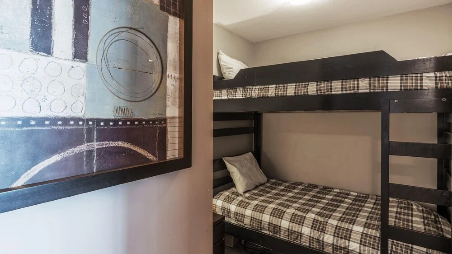 Raven's Nest - Luxury Pet Friendly Condo w/ Private Hot Tub & Mountain Views