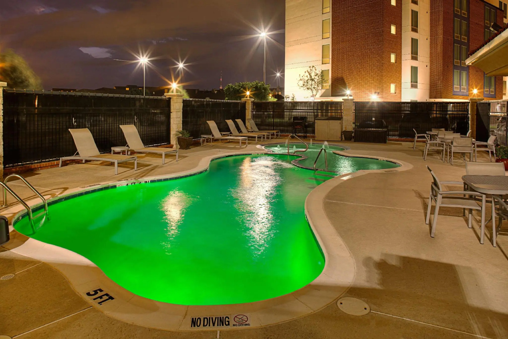 Hampton Inn & Suites Dallas/Lewisville-Vista Ridge Mall, TX