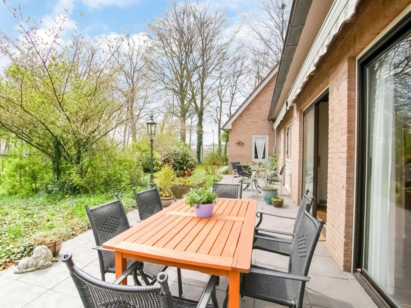 Spacious Holiday Home close to the Efteling in Nieuwkuijk with Terrace