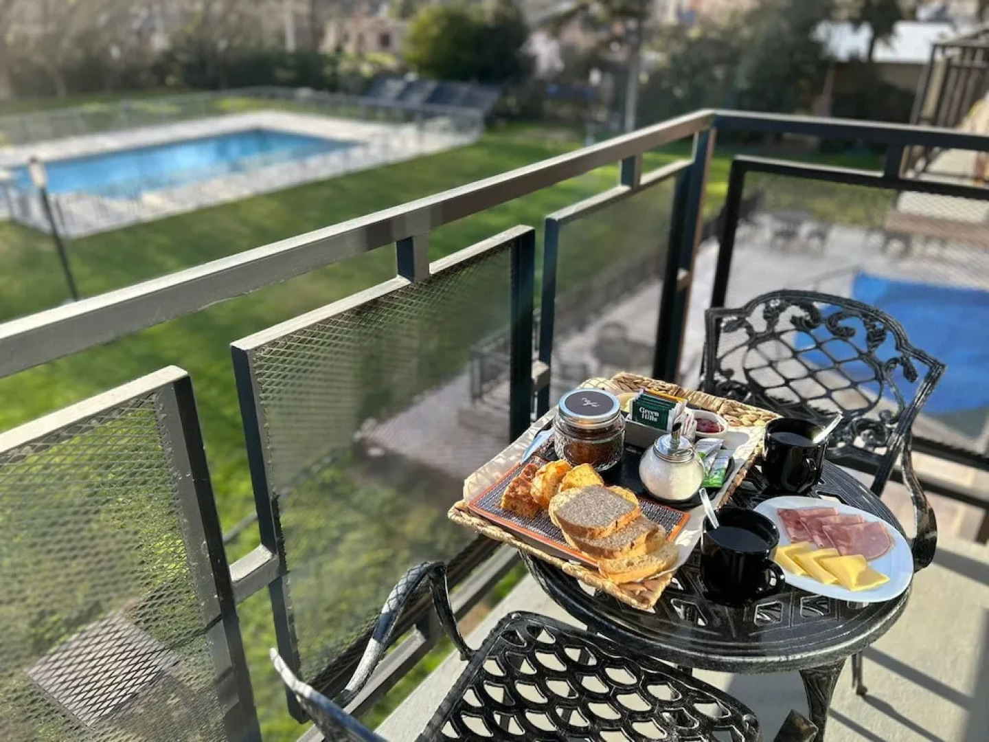 Los Robles Apart Hotel