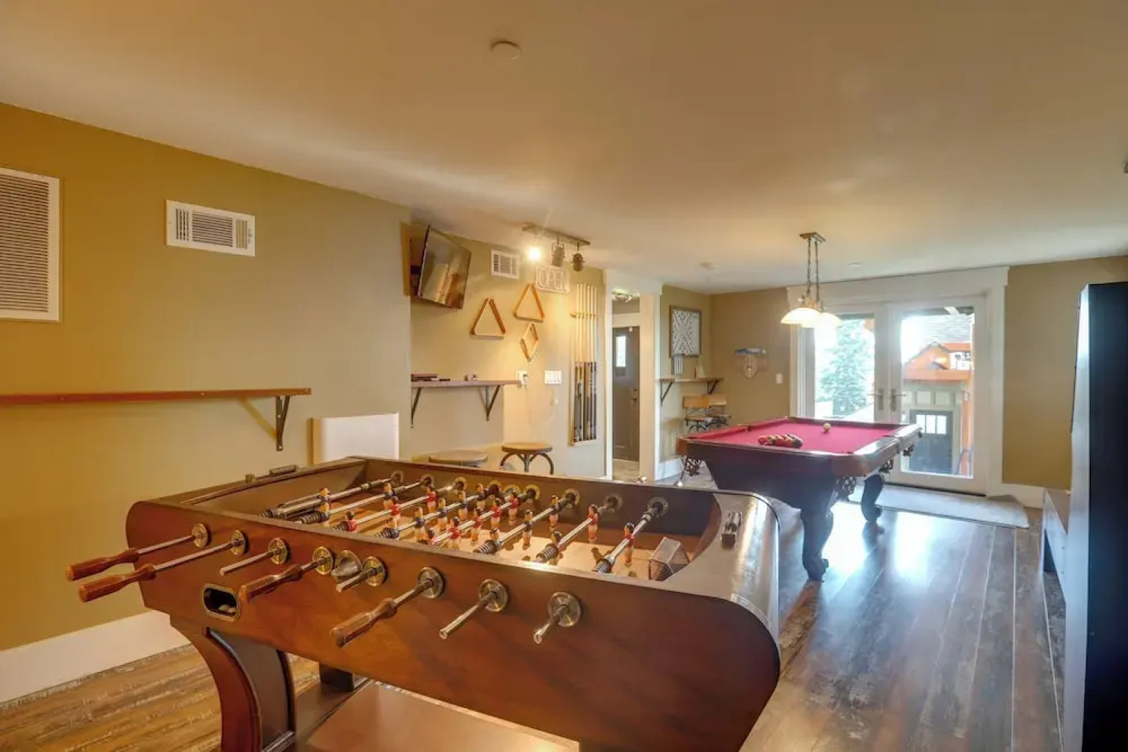 Lake Tahoe Views & Hot Tub: Stunning Luxury Home!