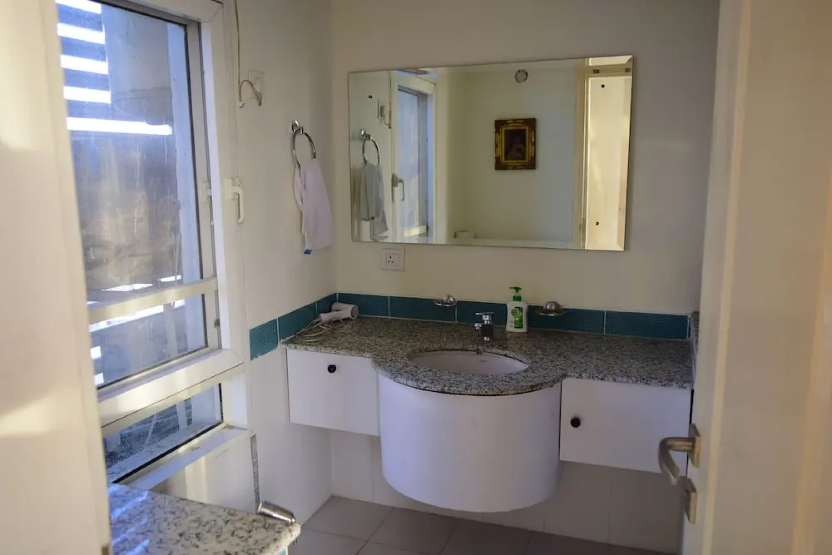 Vehomes Spacious Condo in Greater Noida