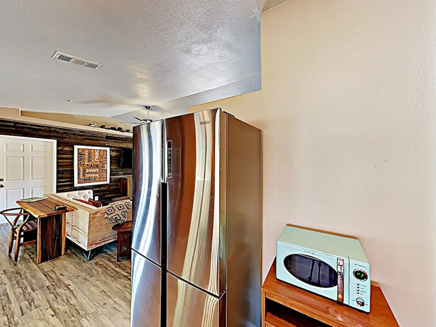 Rawhide Ranch - Walk To Pappy And Harriet's With Hot Tub! 3 Bedroom Home by RedAwning