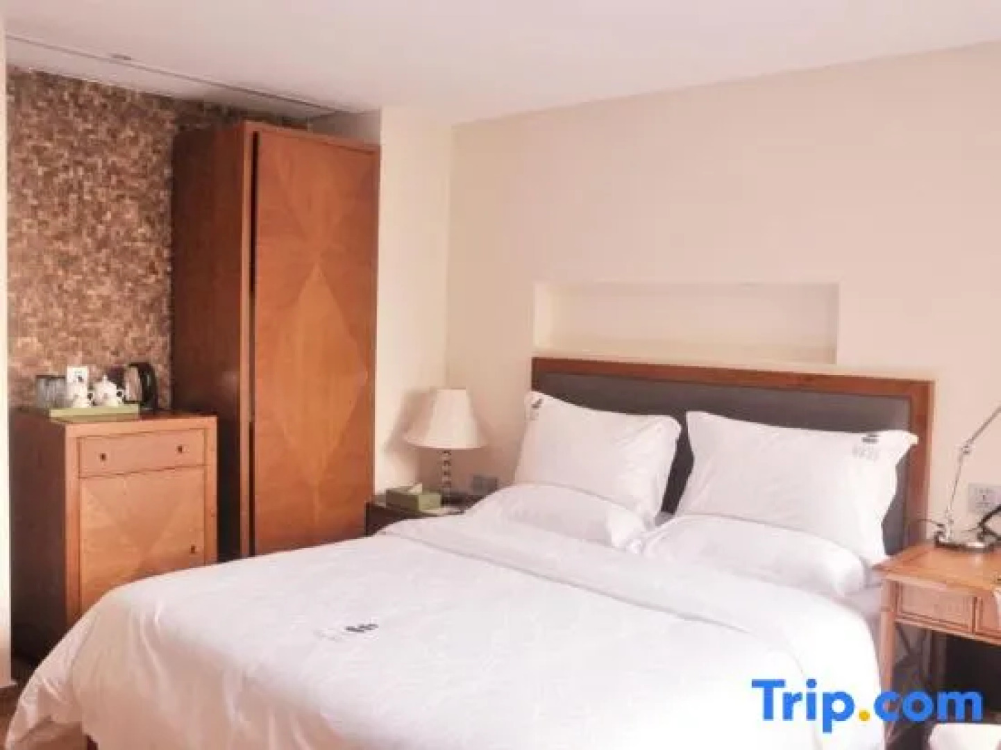 Yingde Jiqingli Yifeng Lu Hot Spring Resort Hotel