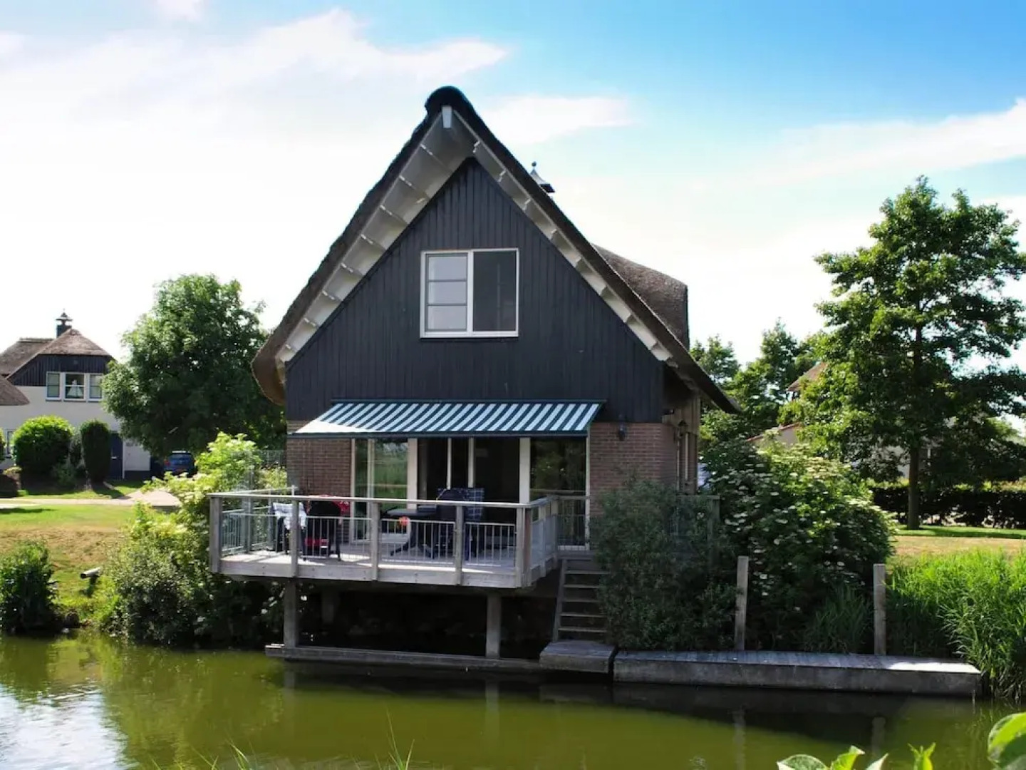 Thatched Villa by Ijsselmeer