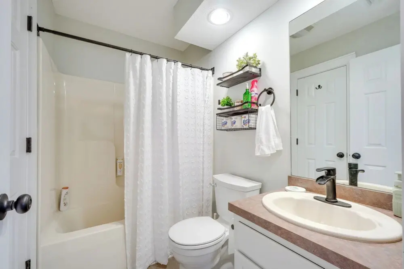 1 Mi to Waterpark: Mtn-view Poconos Hideaway!