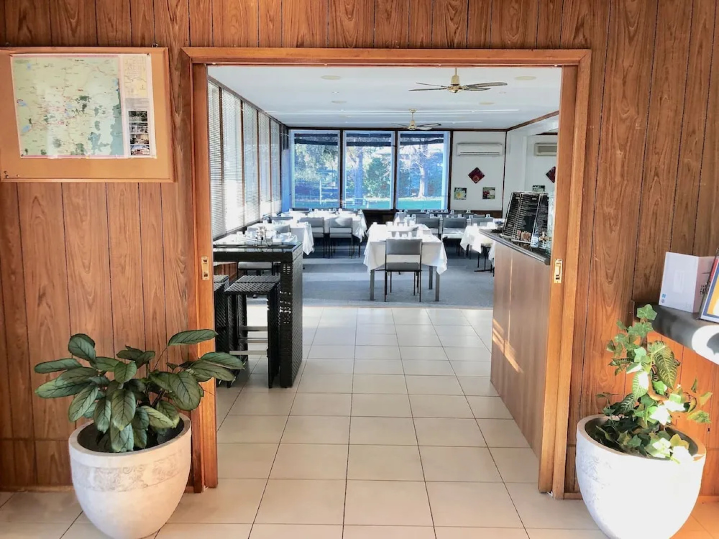 Byer Fountain Motor Inn, Holbrook