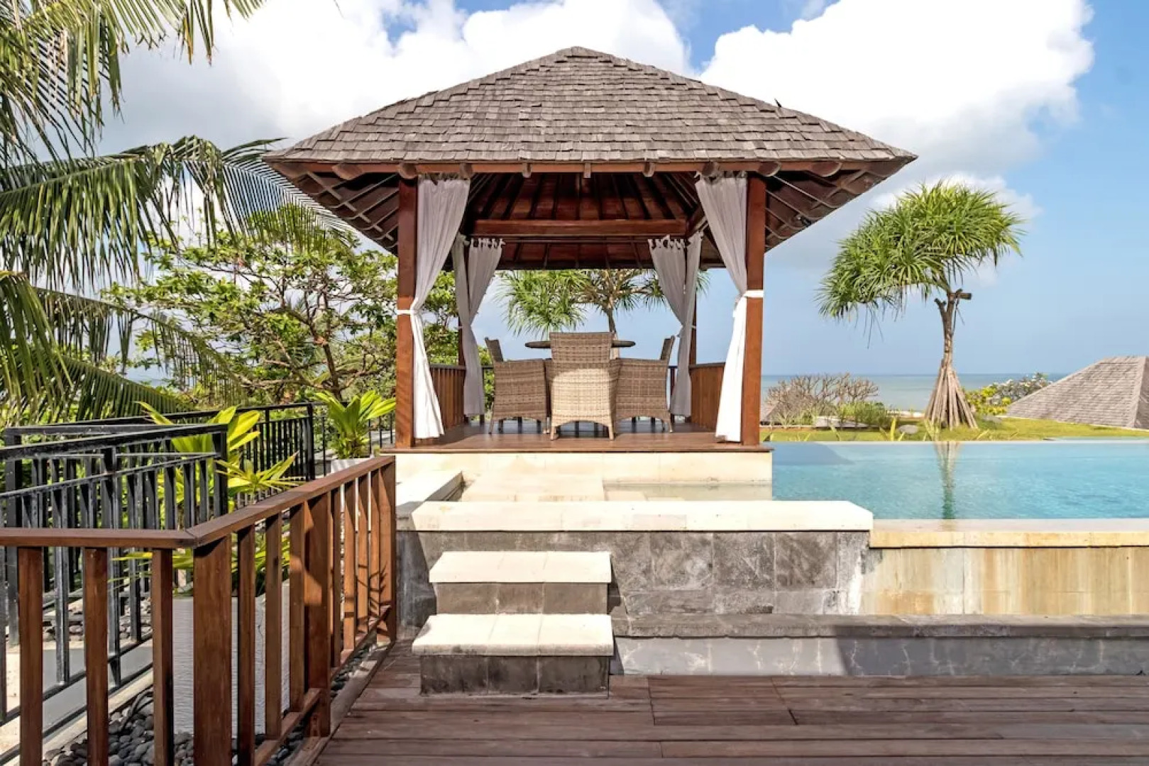 Wonderful Oceanfront 3 Br Villa in Seminyak