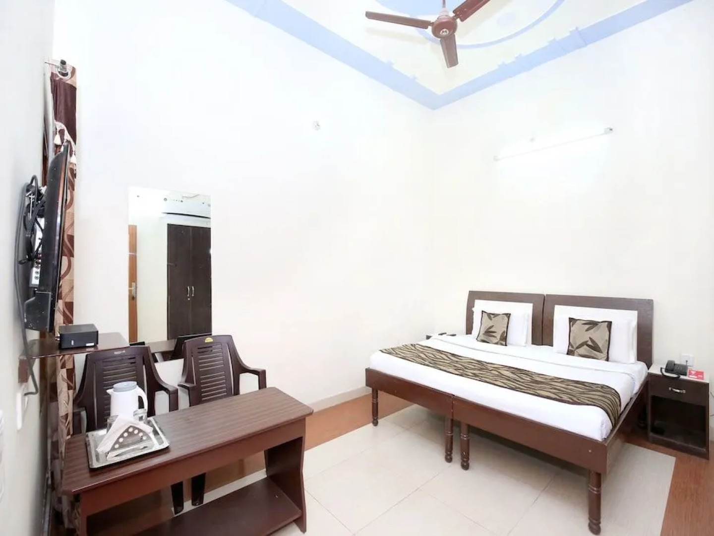 OYO 7609 Hotel Dolphin