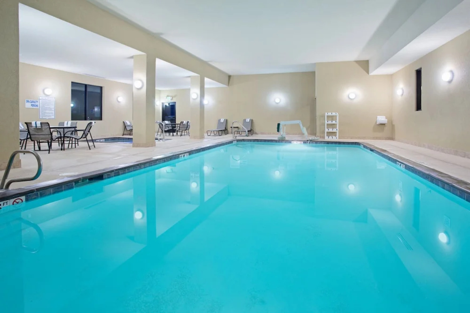 Holiday Inn Express Hotel & Suites Truth