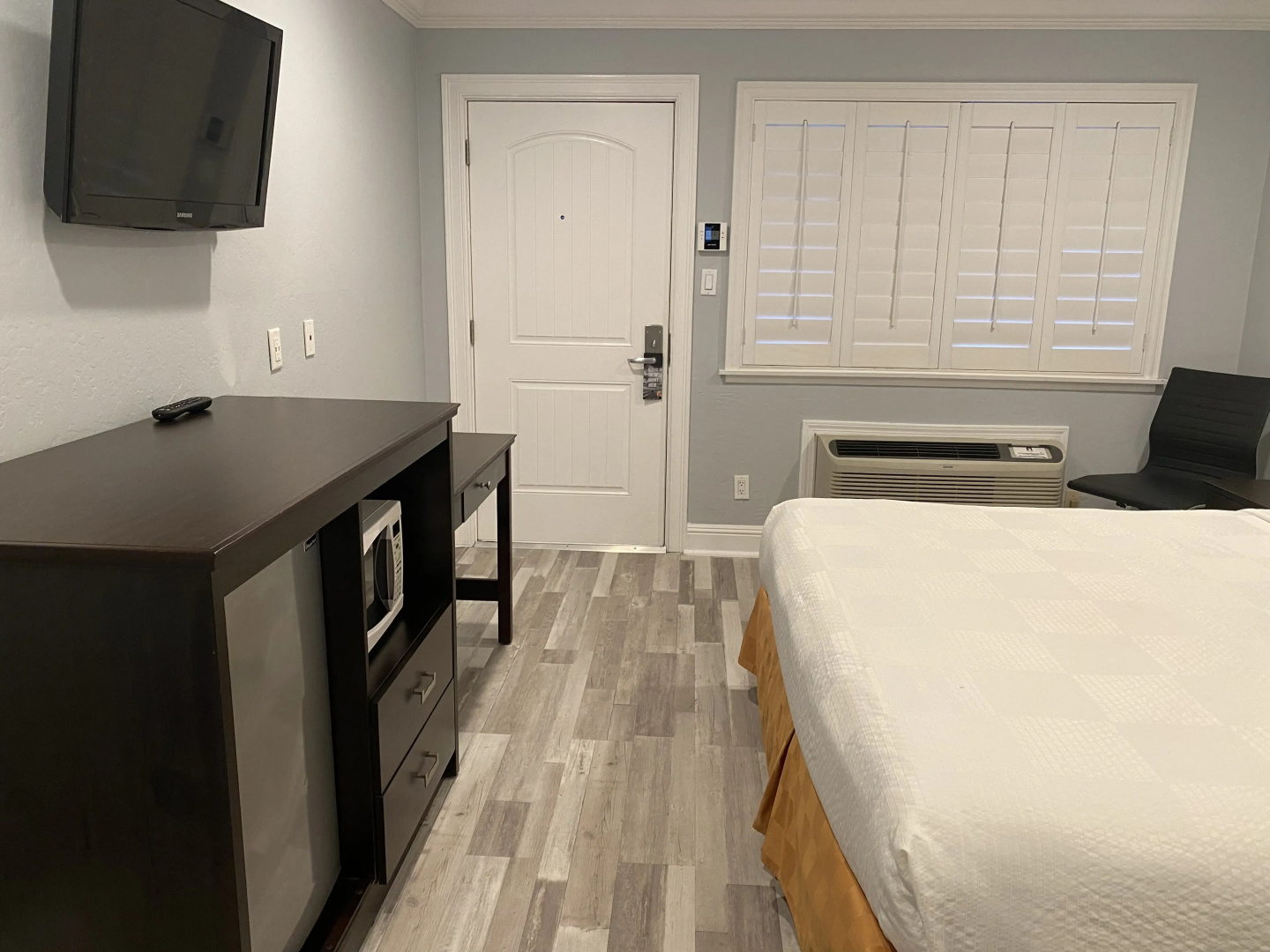 Aura Inn Monterey