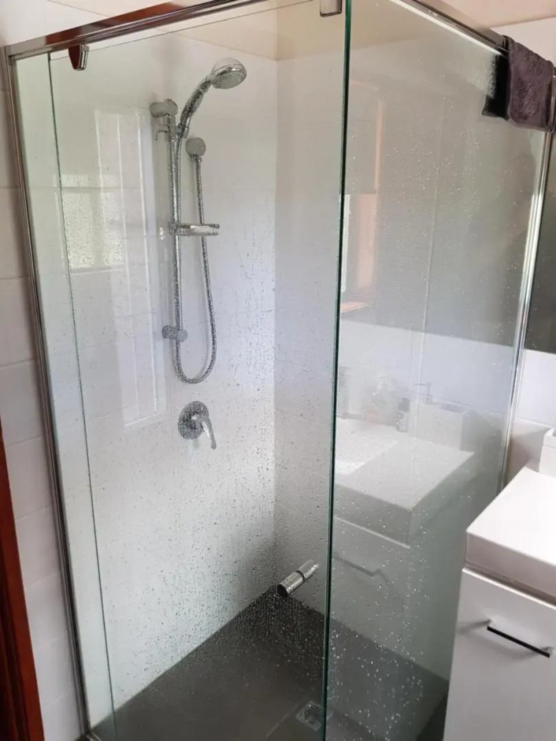 Portarlington beach shack 50 metres to the water