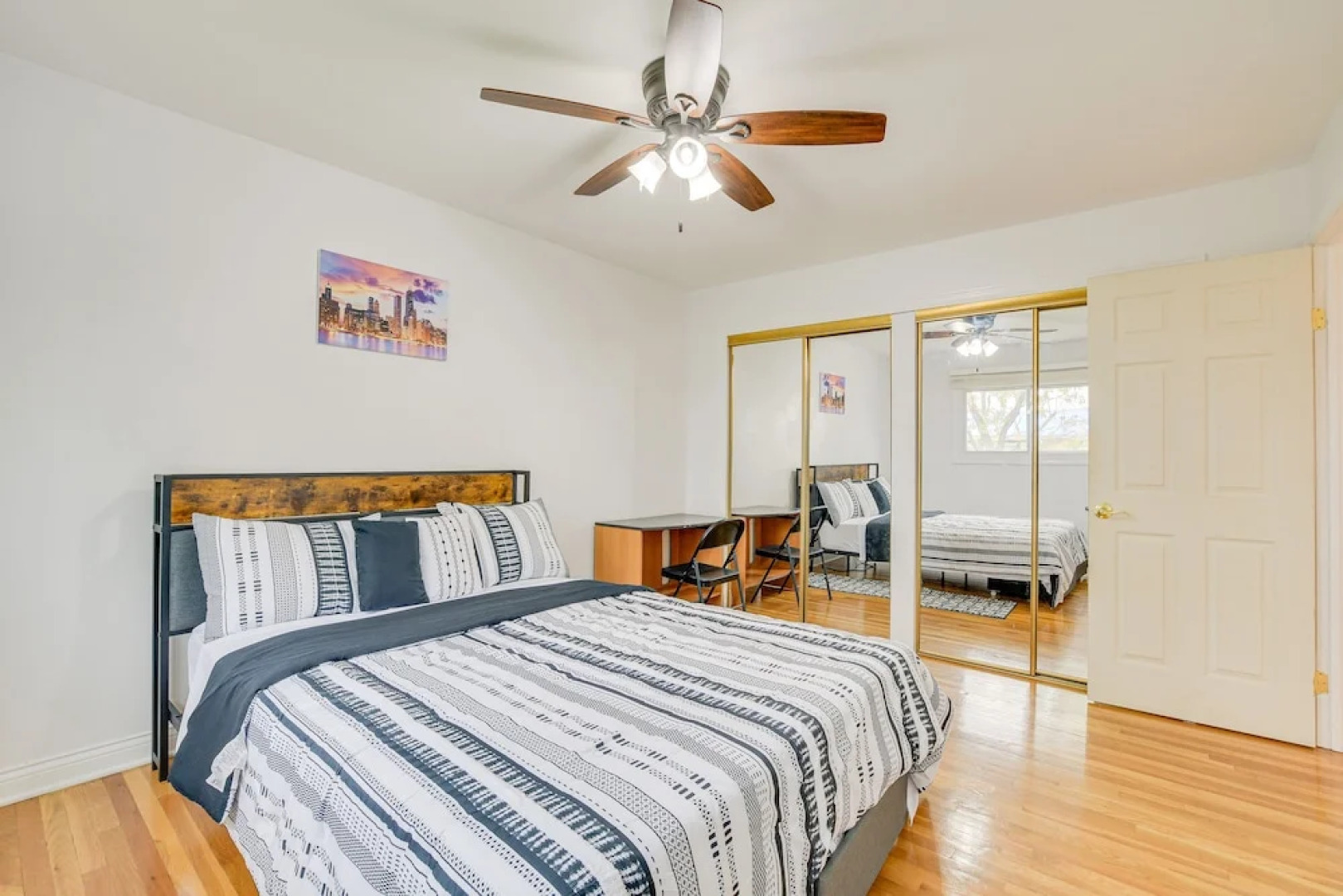 Fenced Backyard: Family Getaway in Des Plaines!