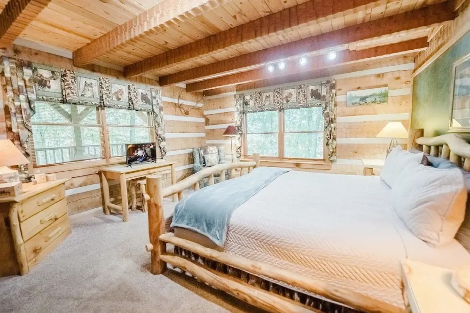 Big Kahuna Lodge 3 Bedroom Cabin by RedAwning