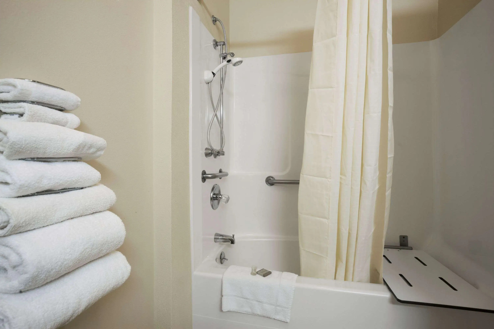 Super 8 by Wyndham Salmon