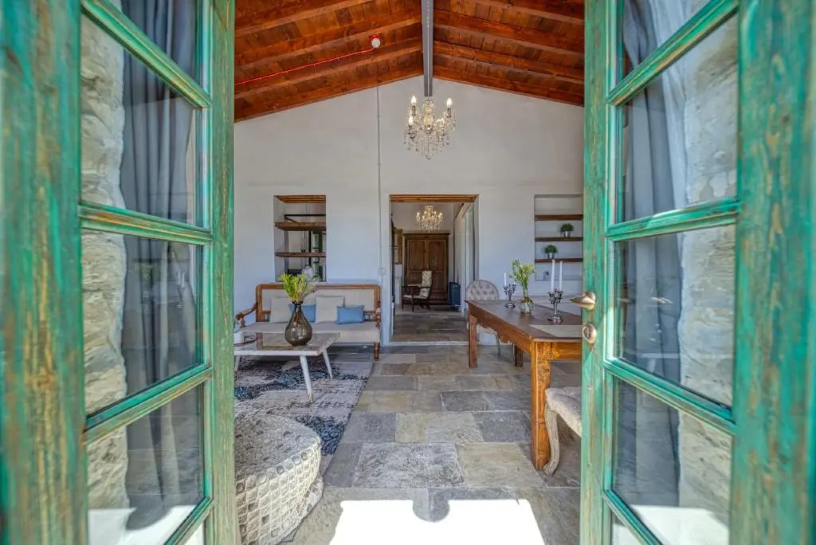 Oinou Strata - Adults Only