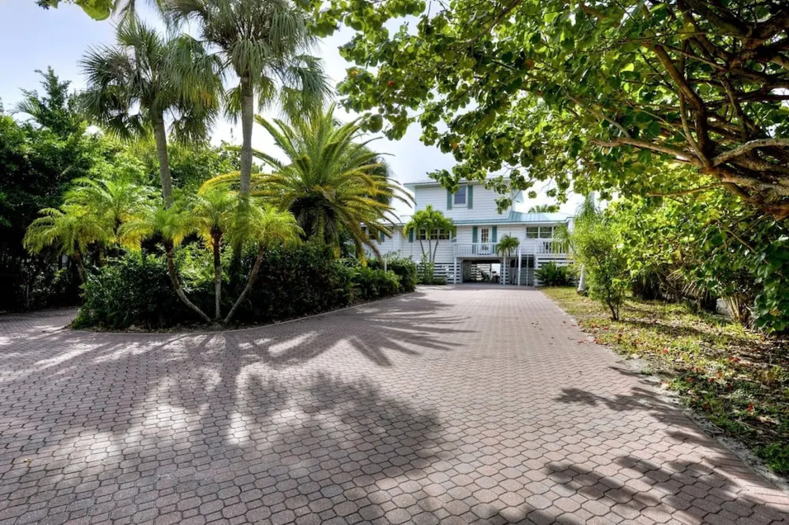 White Sand Cottage by Vacation Rental Pros