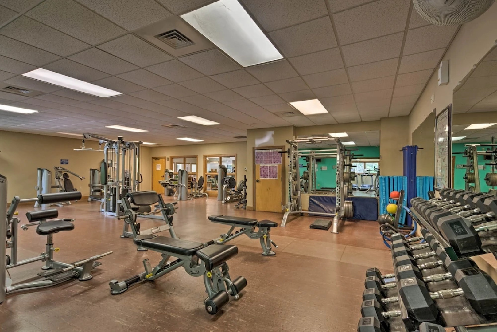 Cozy Retreat w/ Deck & Sapphire Resort Access!