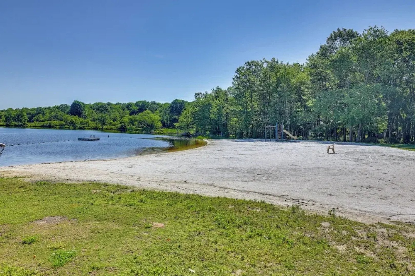 Luxe Lake House w/ Private Beach in Pocono Summit