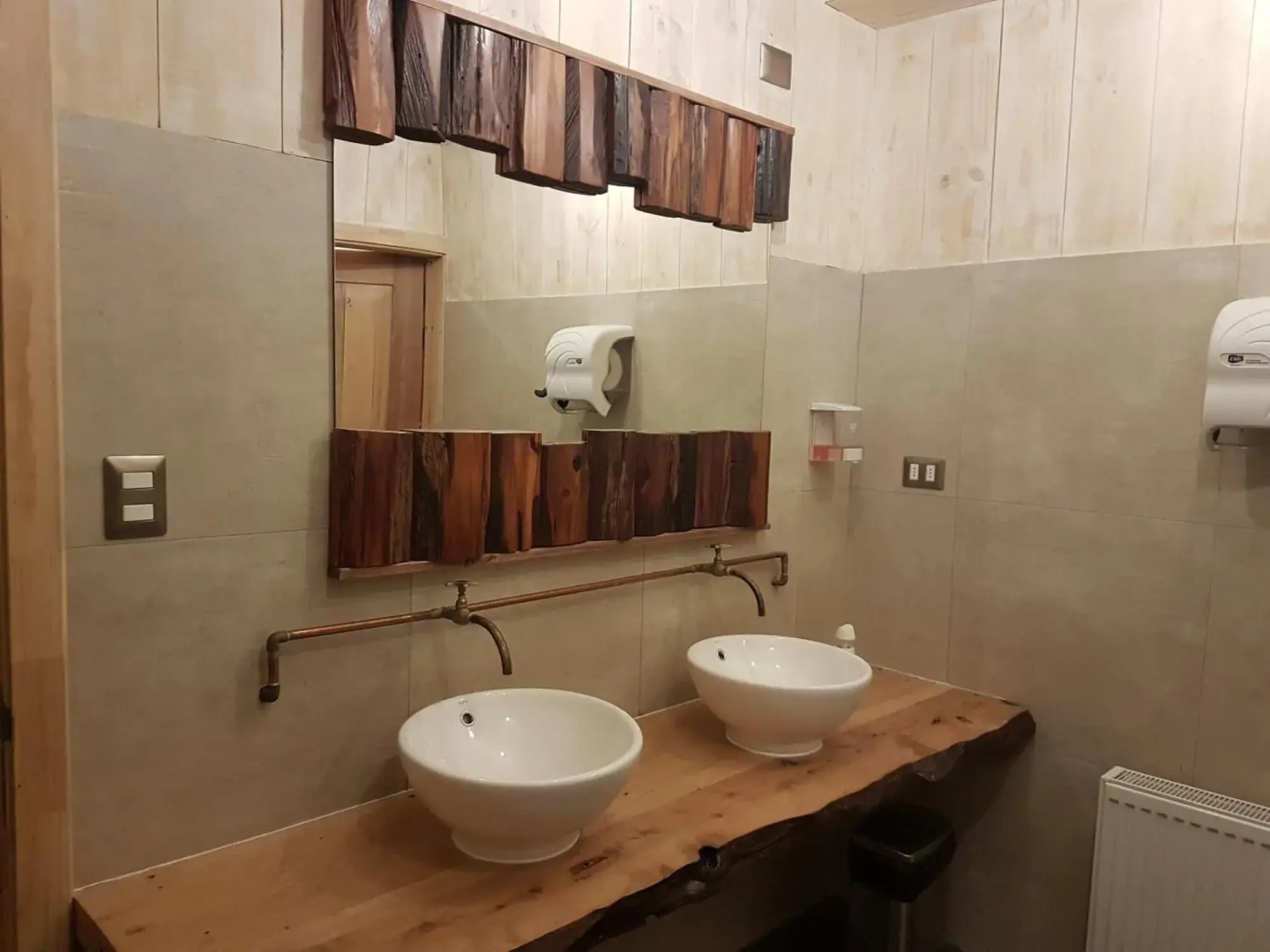 Hotel & Cafe Veliche