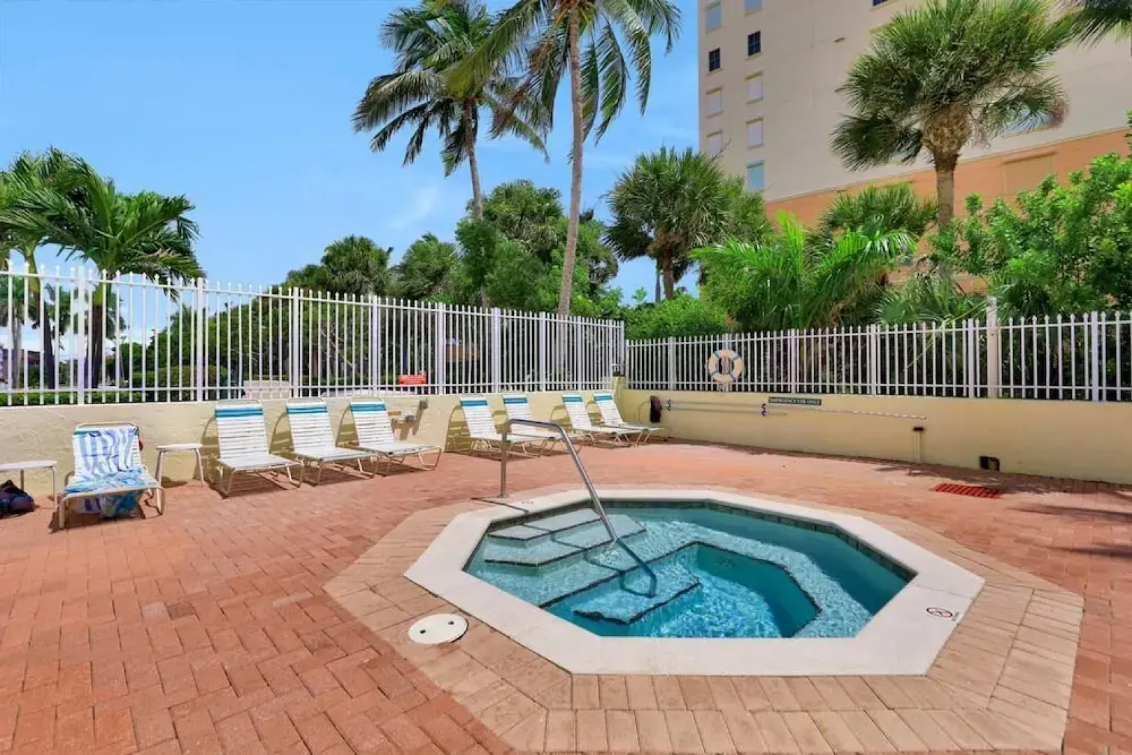 Luxurious Beachfront Condo With Glorious Ocean Views