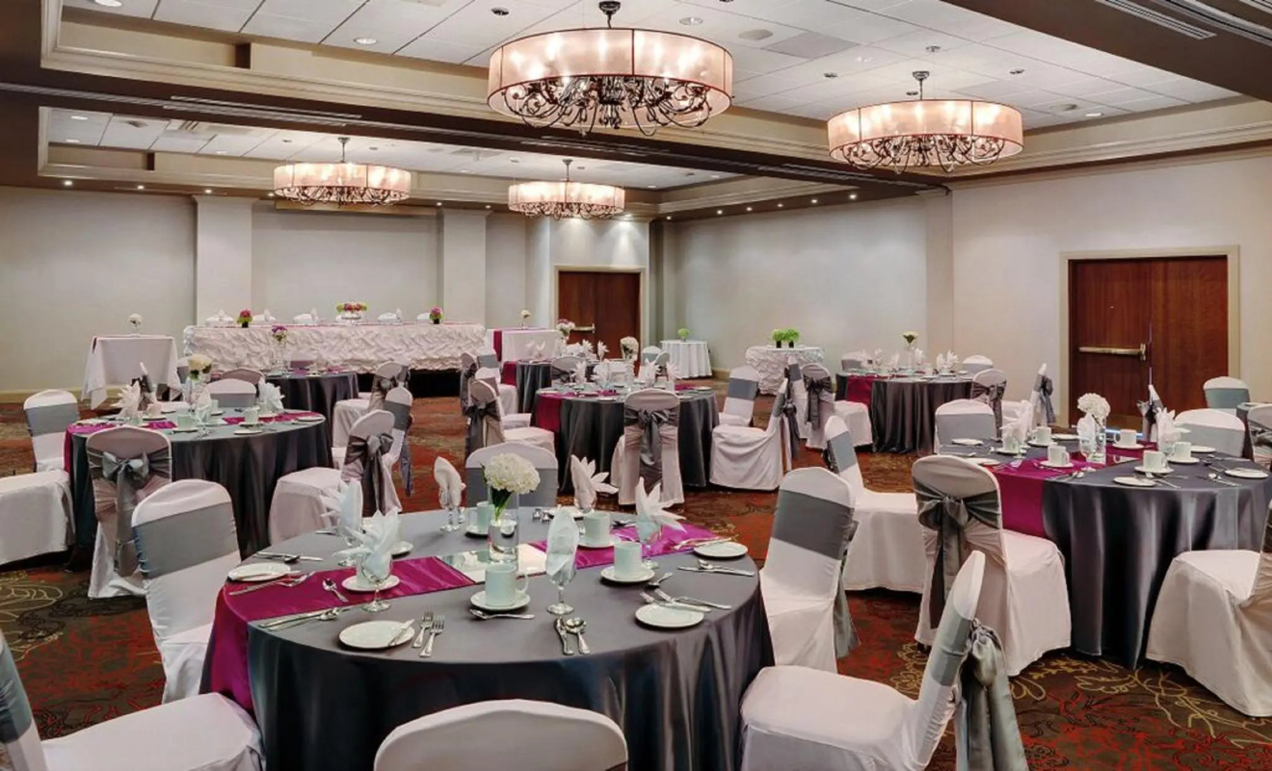 Holiday Inn Hotel & Suites Ottawa Kanata by IHG