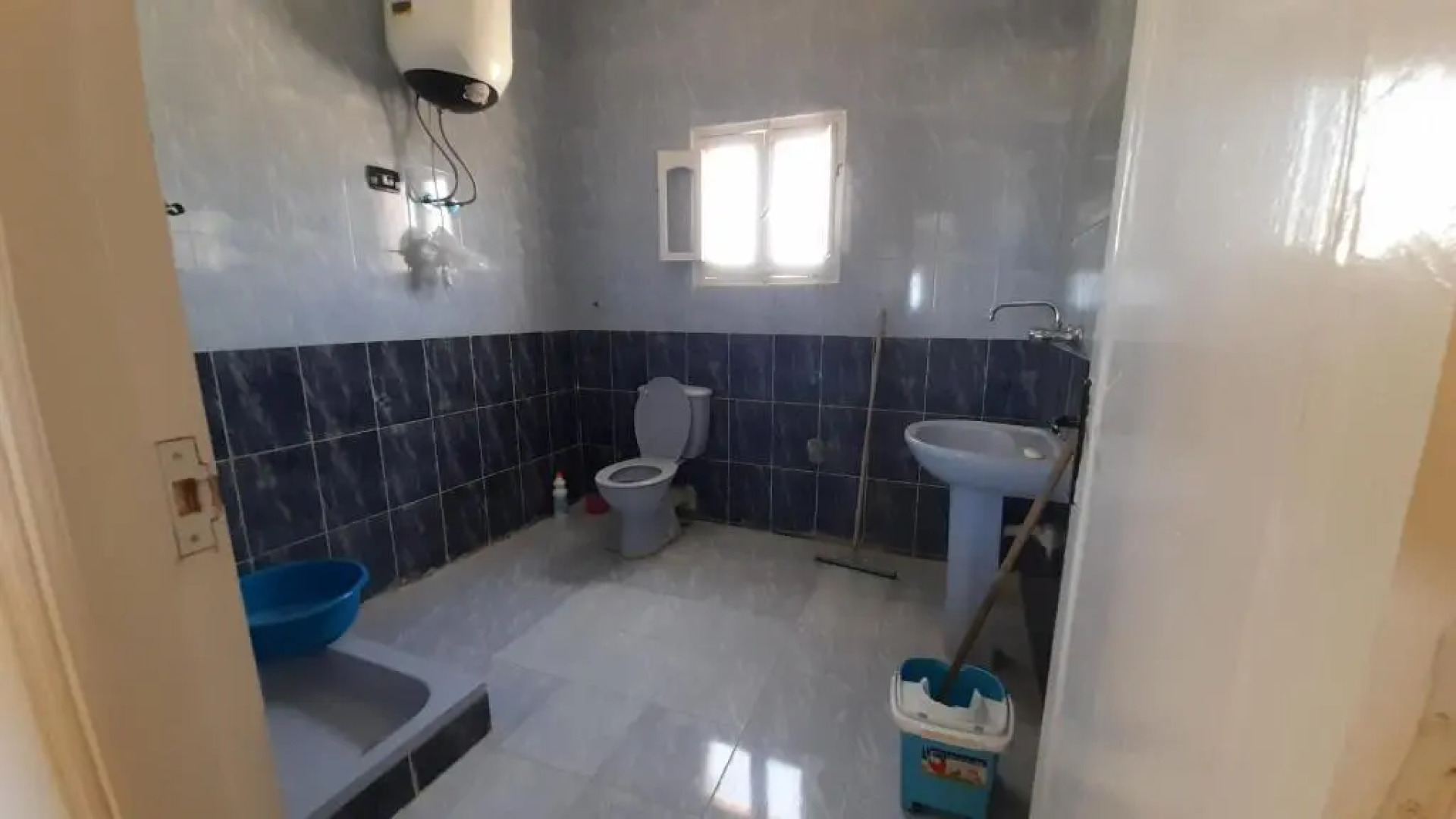 شقق ثلاث غرف بشاطئ الاصيل للايجار قرب الابيض