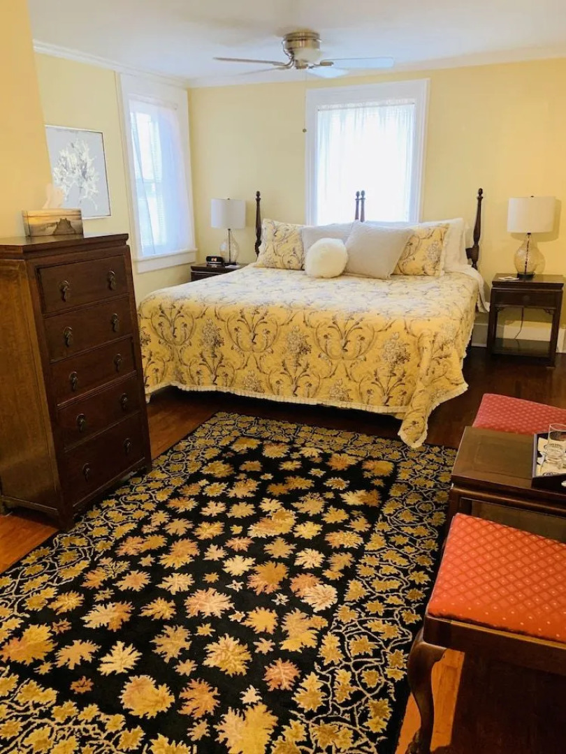 Nap N Nosh Bed and Breakfast