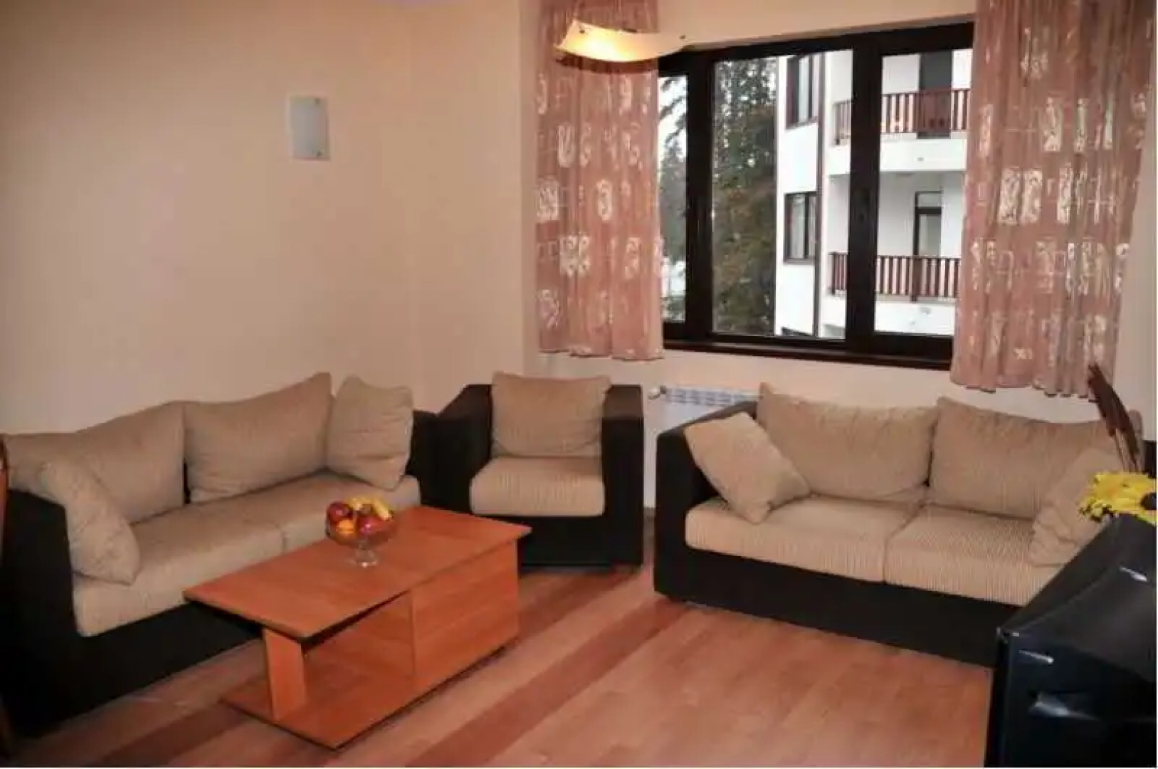 Flora Apartments by Tour Express Service