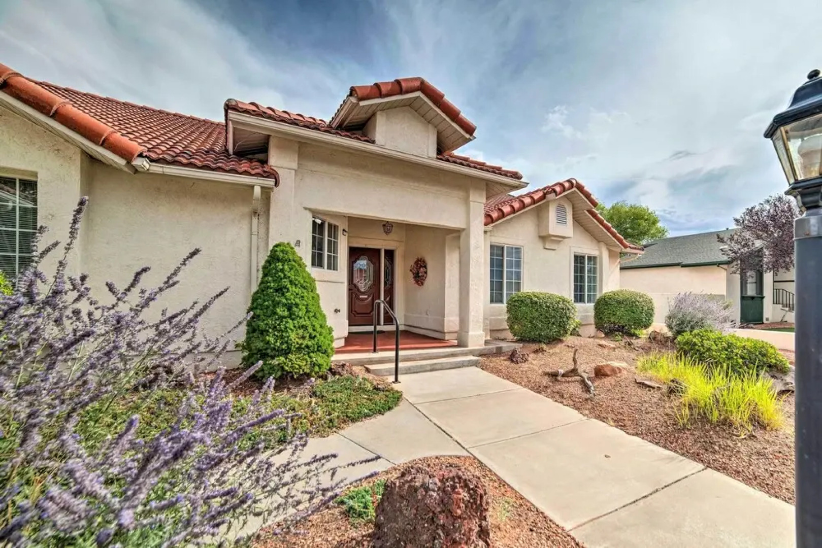 3 Mi to Lake Powell: Home w/ Patio & Waterfall