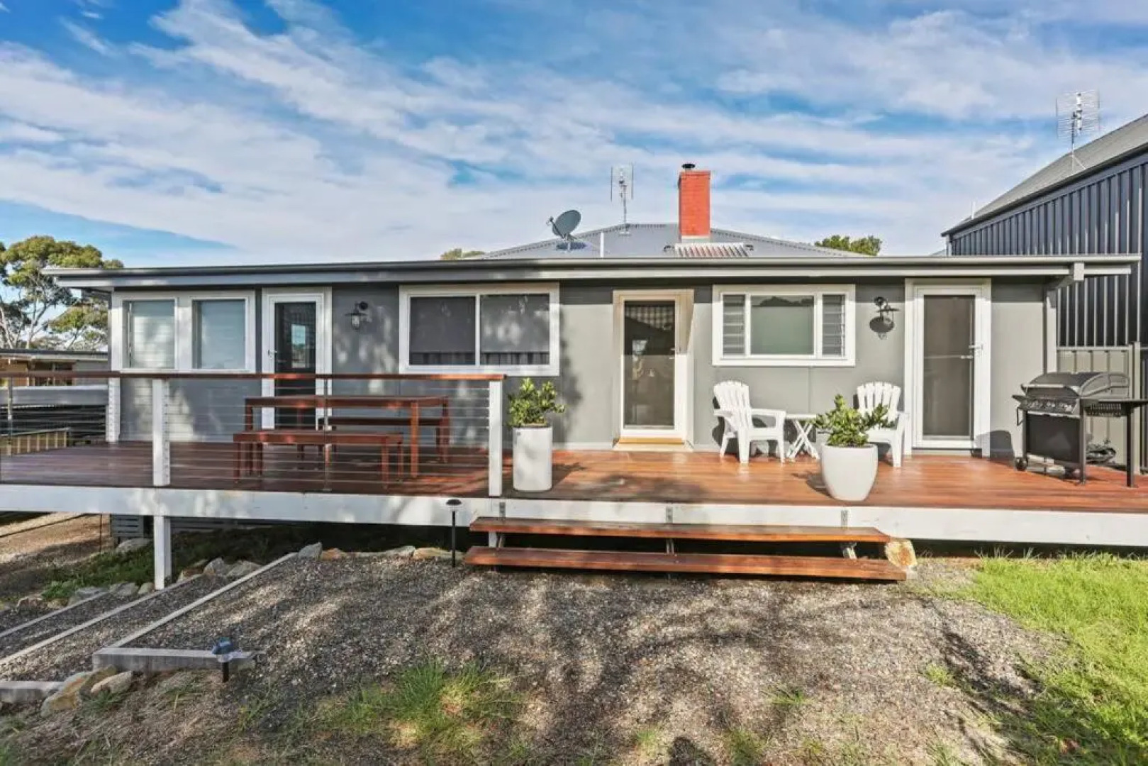 Canoon - 4 Bedroom, Pet Friendly home