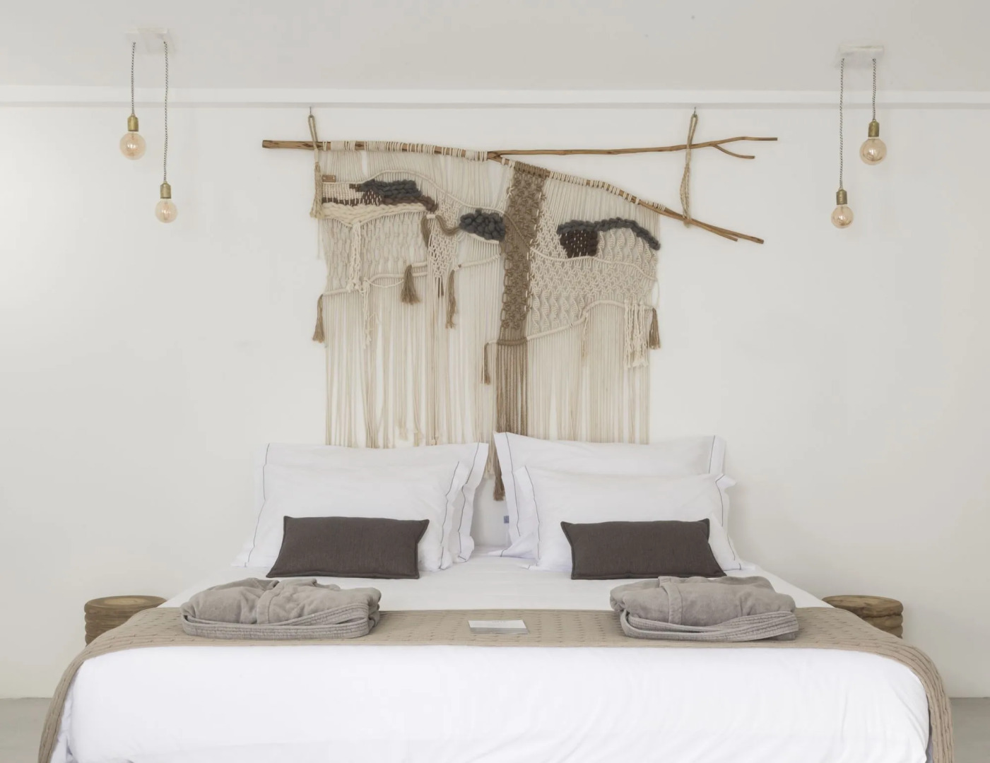 White Exclusive Suite & Villas