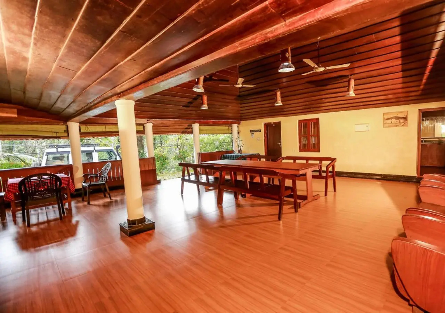 Chandragiri Bungalow by VOYE HOMES