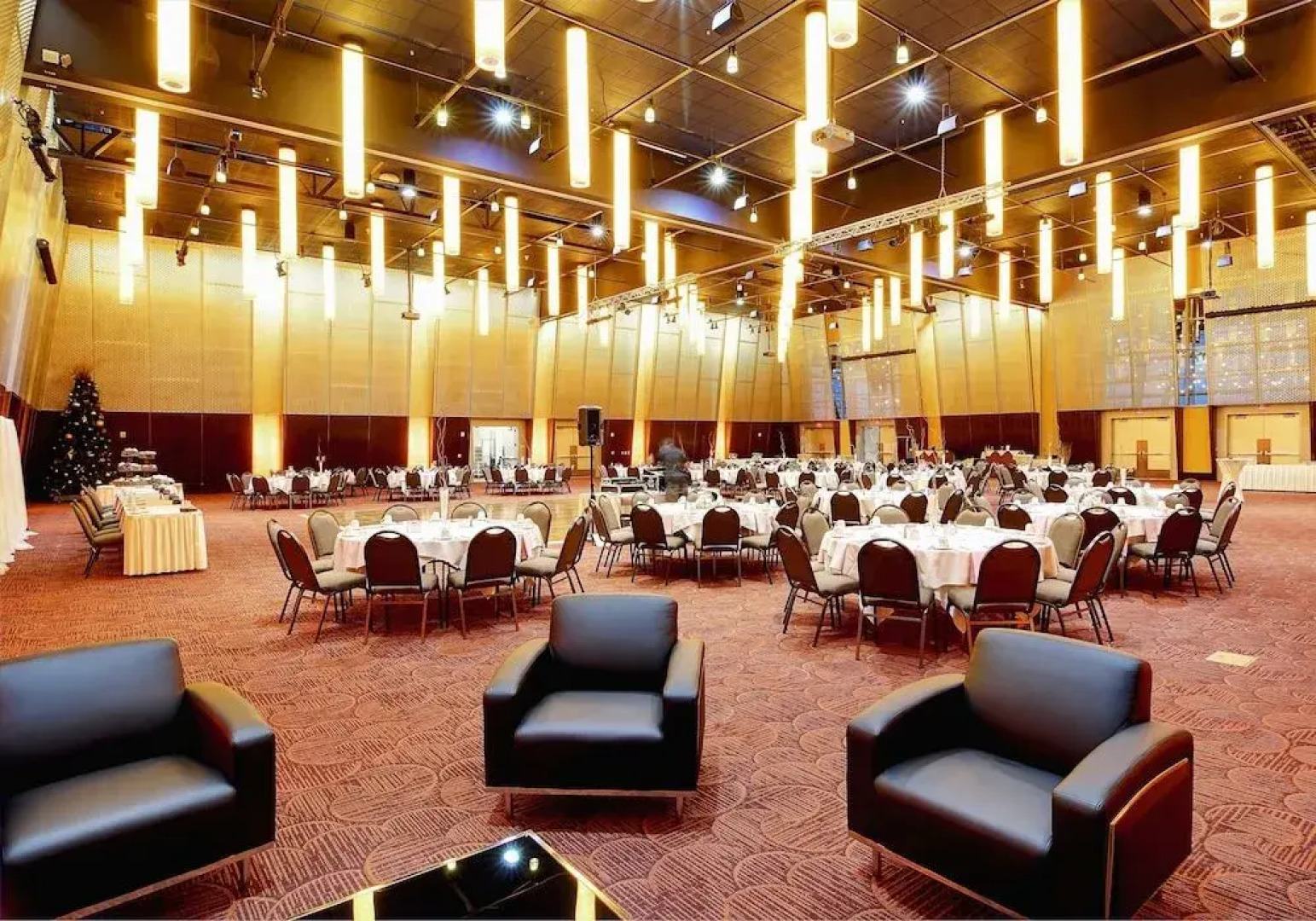 The Grand Hotel - Salem