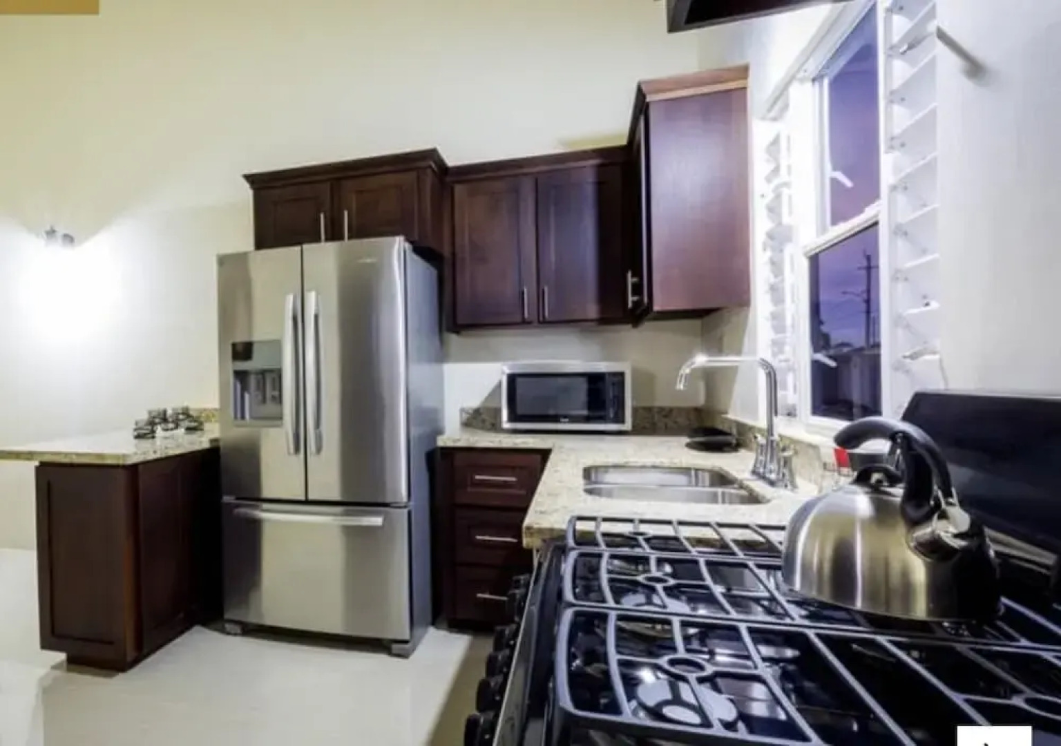 Jhadano Villa 3BR Pool Shuttle 3 Mins to Beach