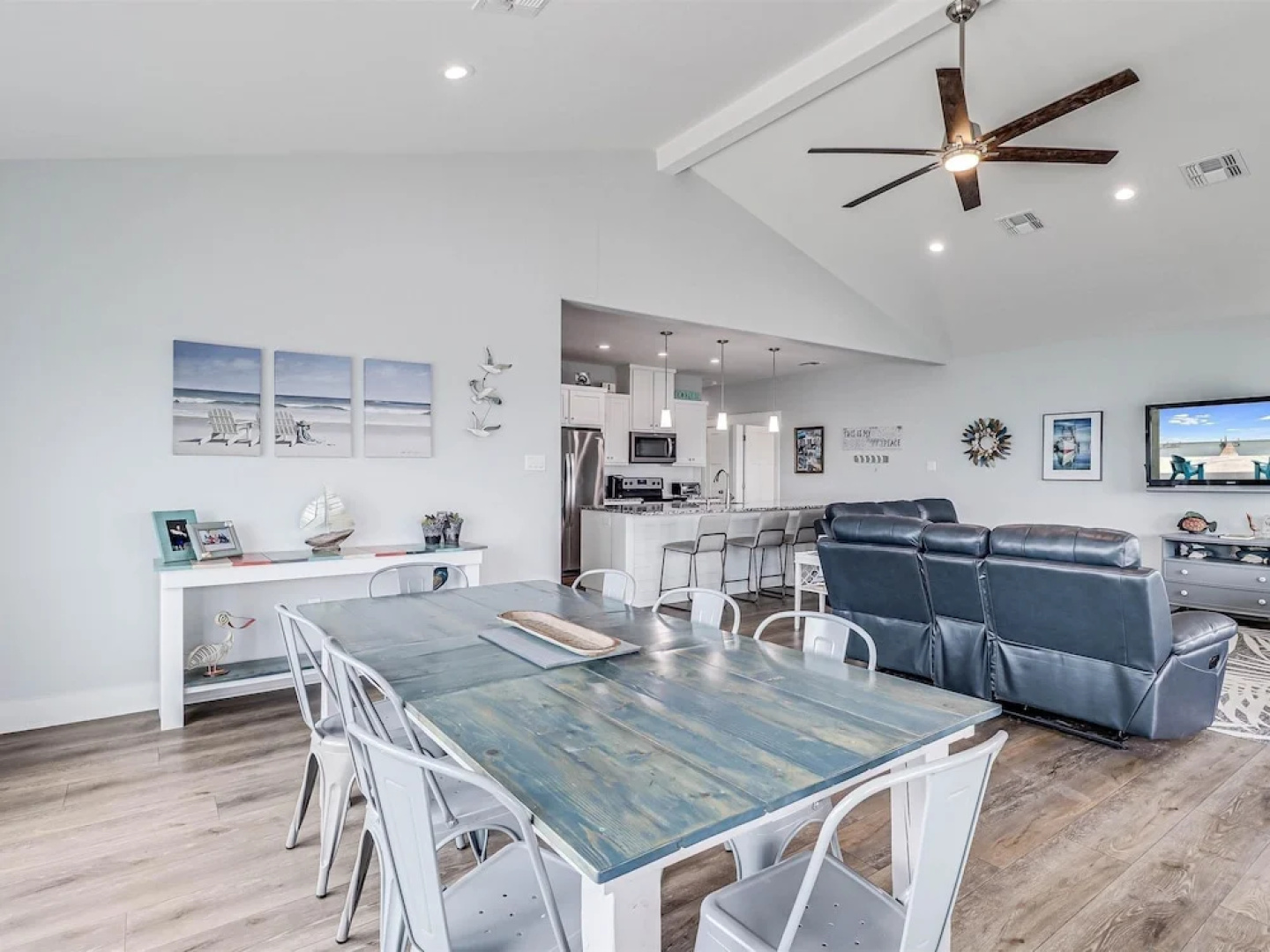 Copano Hooked 4 Bedroom Home by RedAwning