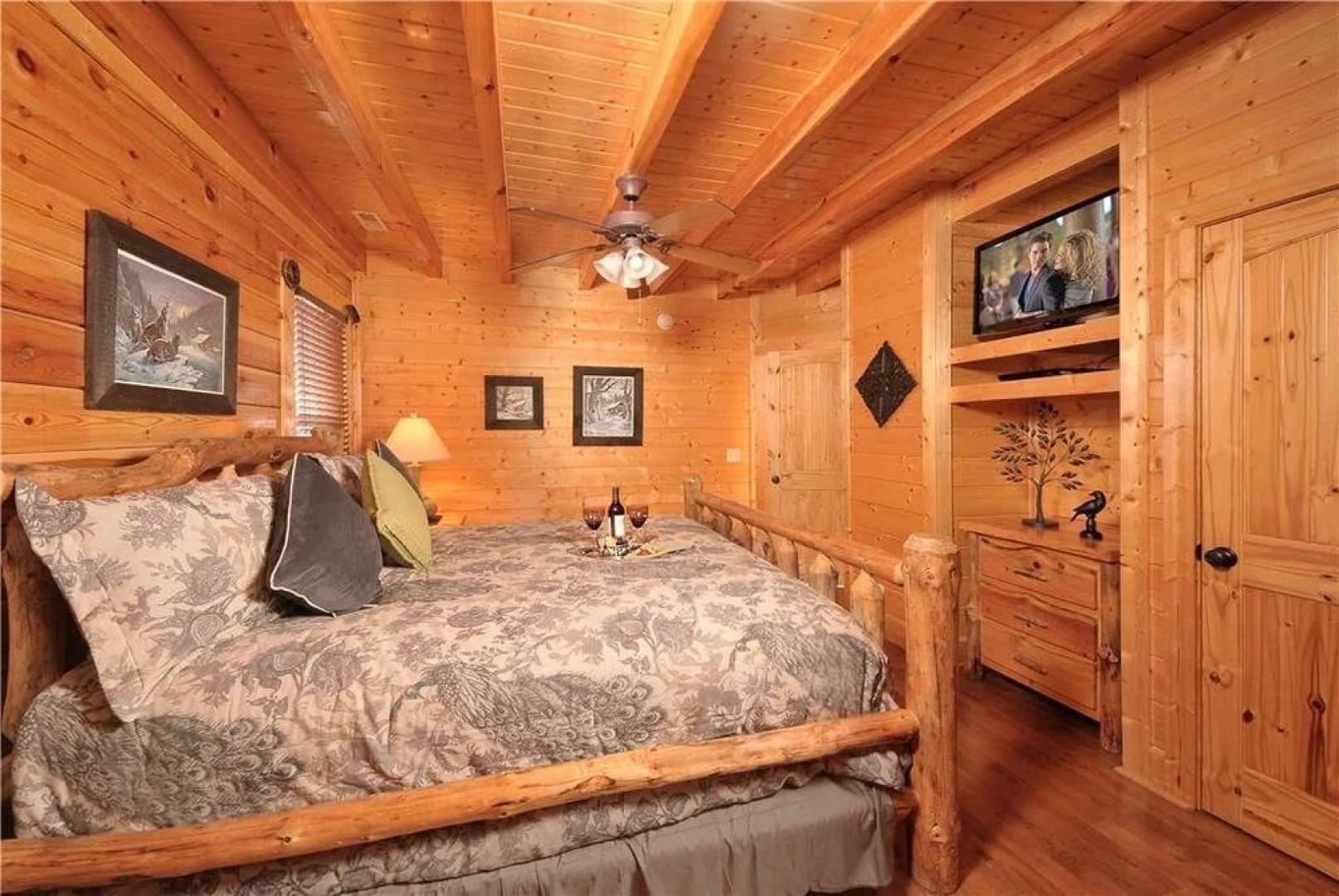 On Eagle's Wings - 2 Br cabin by RedAwning