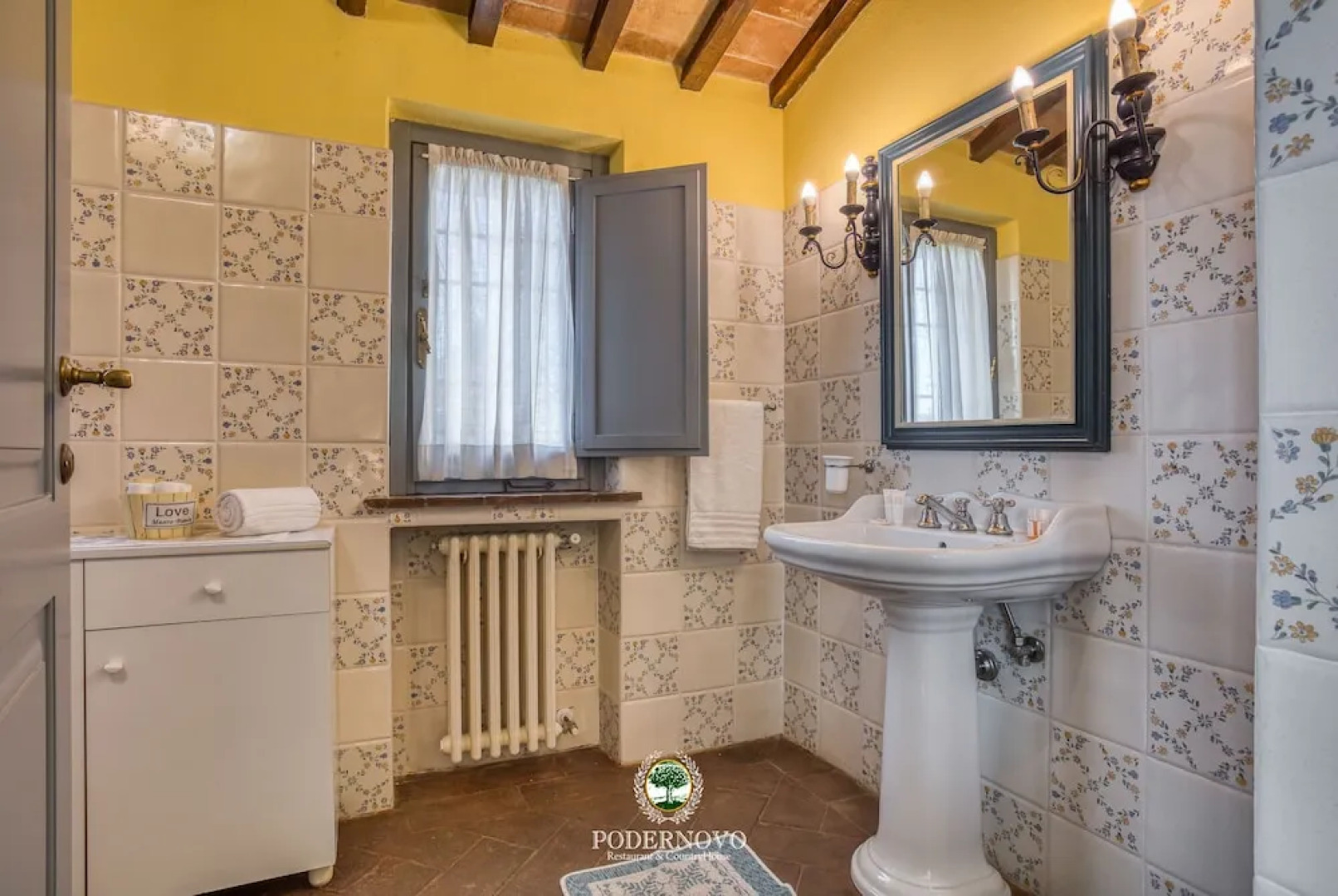 Podernovo di Castello delle Regine