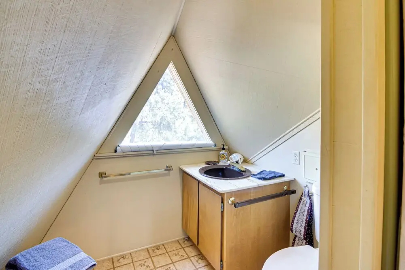 'star House' Unique Home w/ 360 Mountain Views!