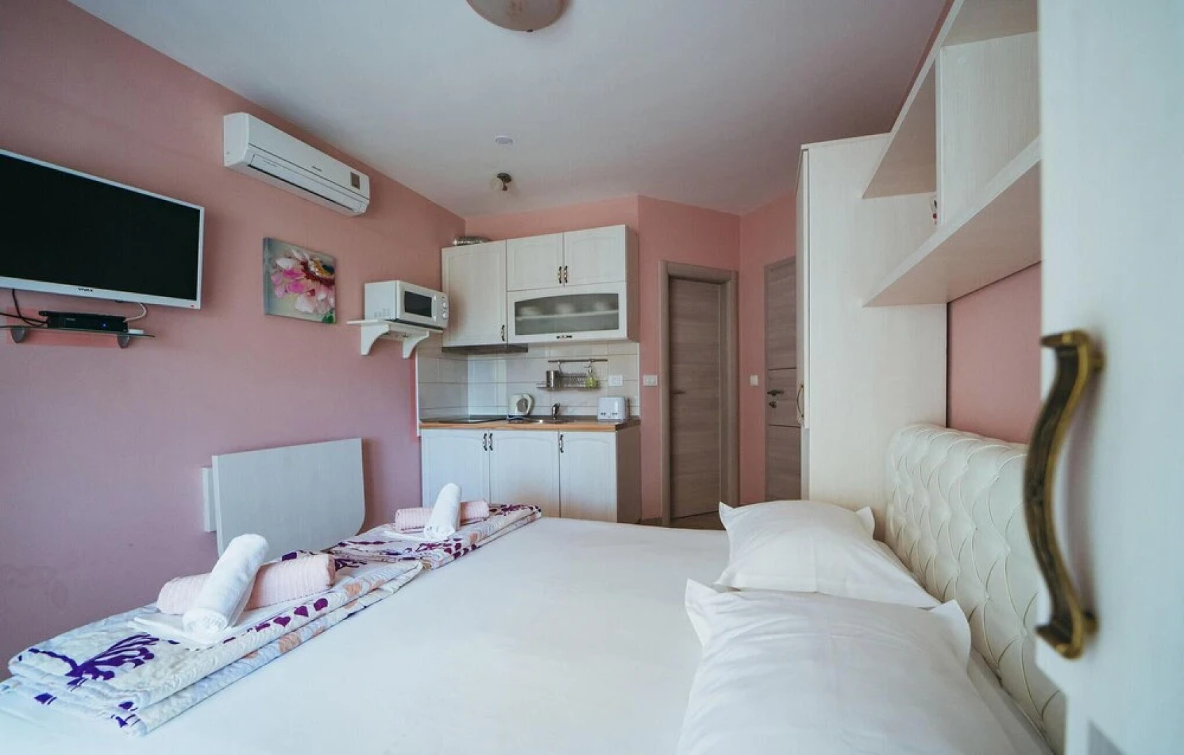 Beautiful Apartment in Promajna With Wifi, Outdoor Swimming Pool and Swimming Pool