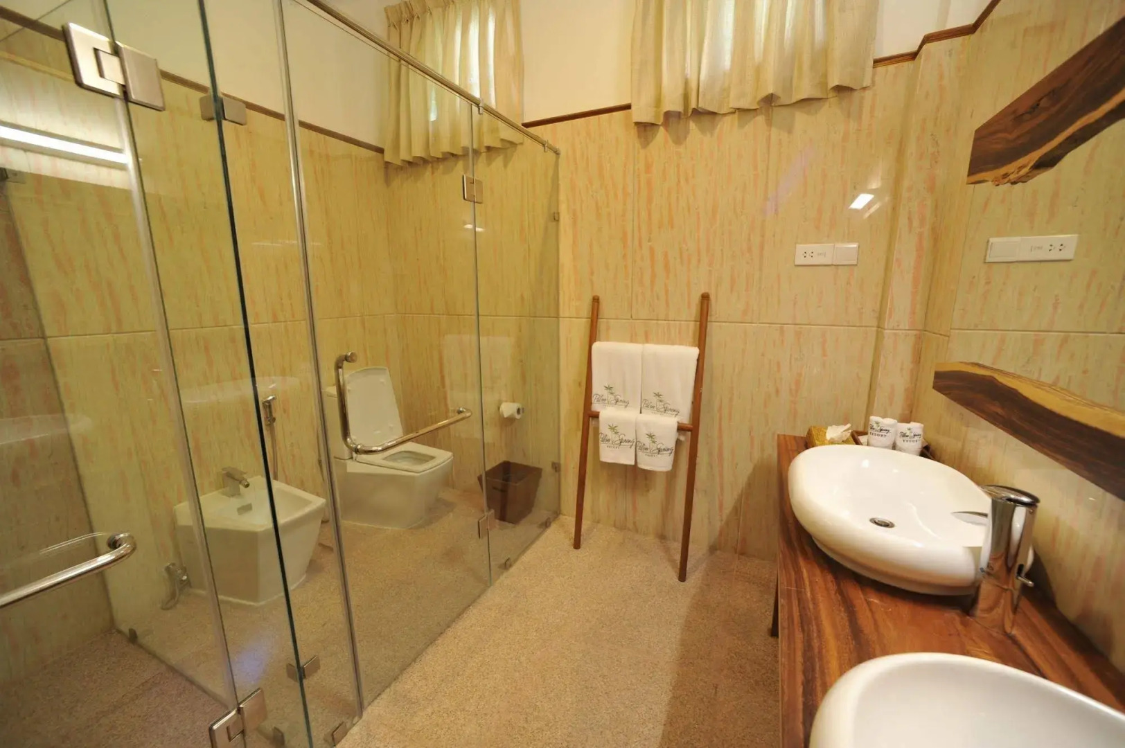 Myitkyina Plam Spring Resort Hotel