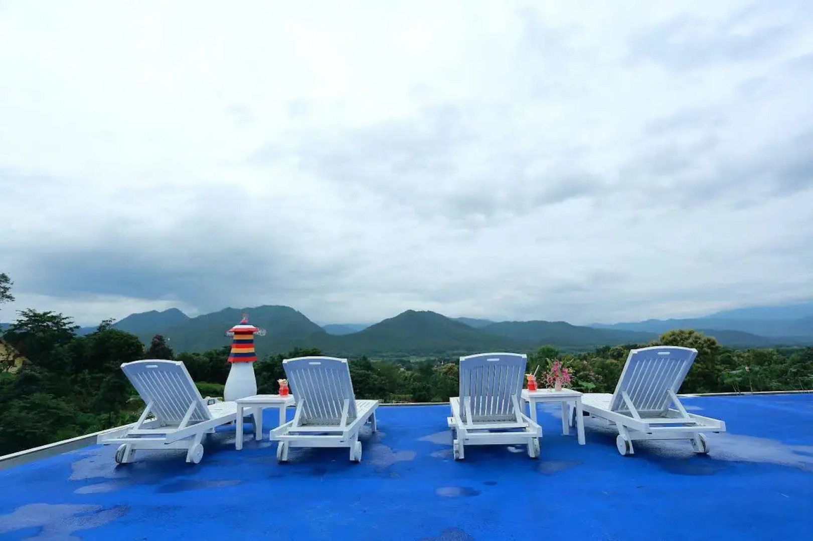 E-outfitting Pai Resort