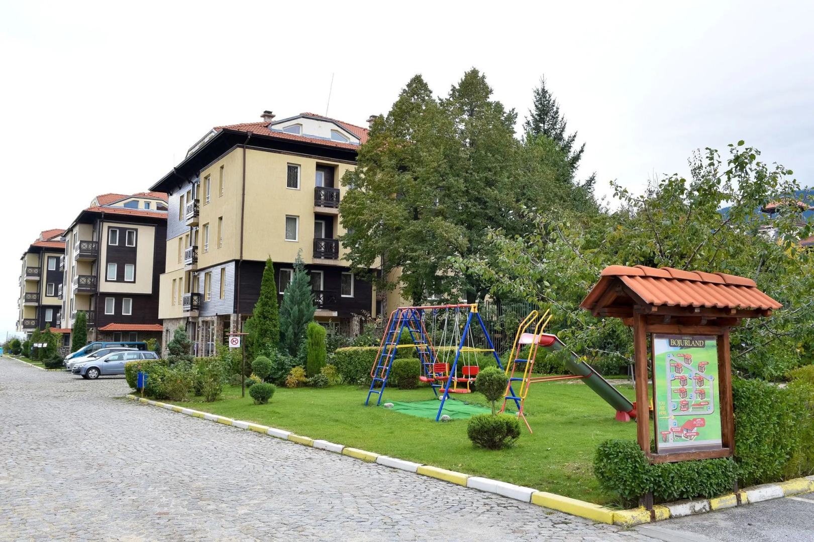 Hotel Bojur & Bojurland Apartment Complex