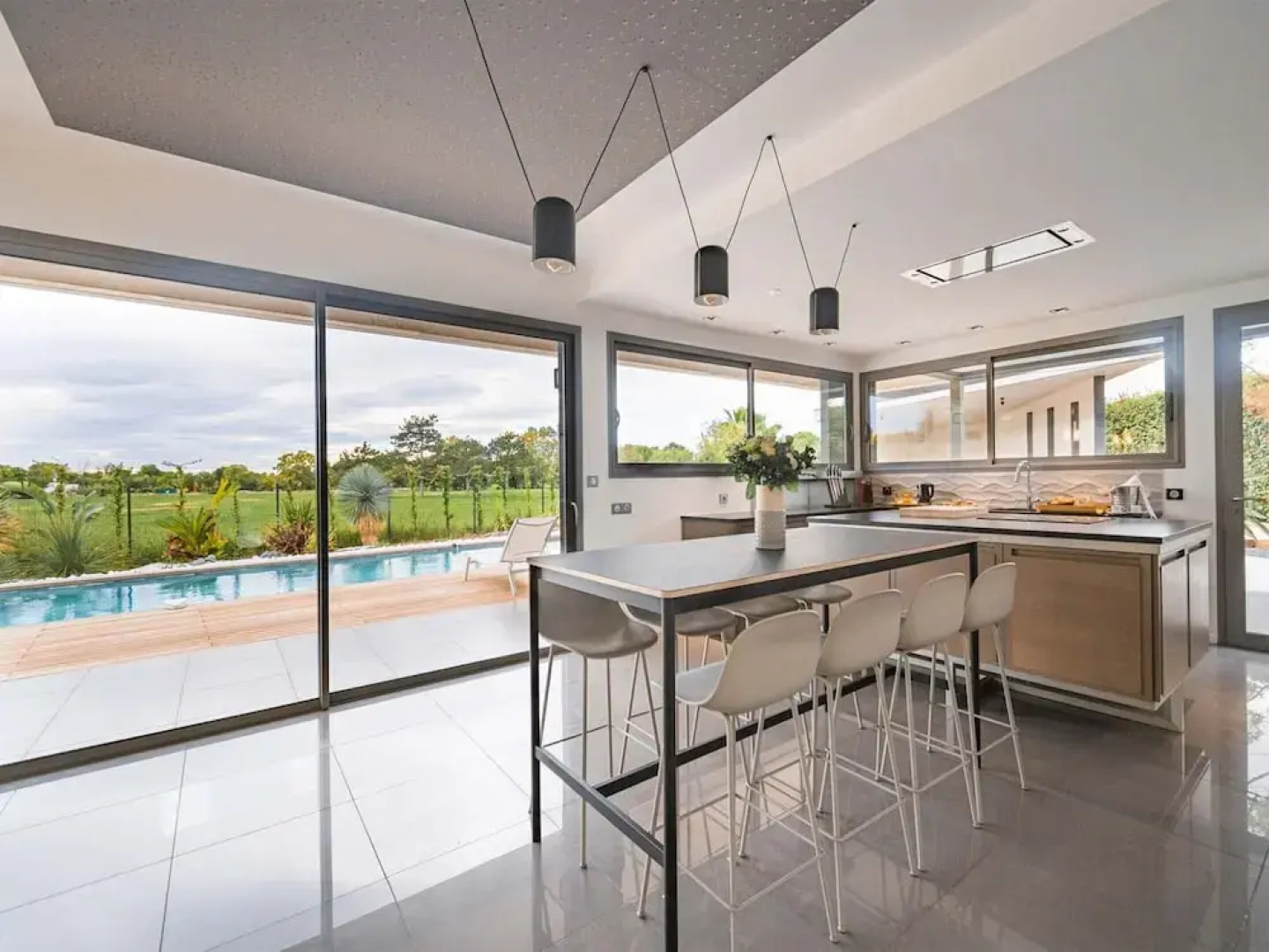 Villa 4 Bedrooms 8 PAX