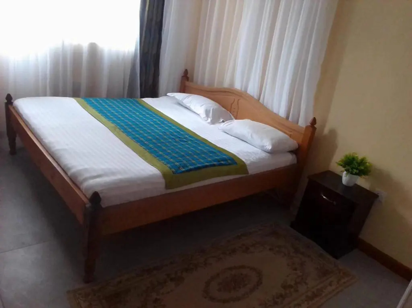 Stay.Plus Ebony Mara House