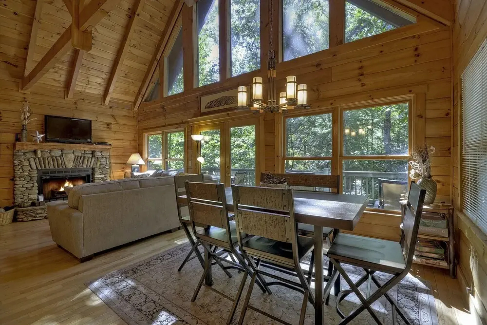 Thunder Falls- Cabin Perched Over 10ft Waterfalls!