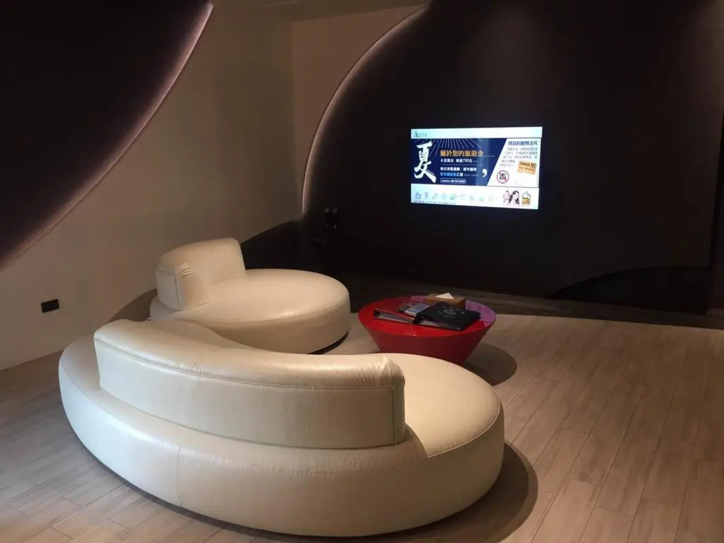 ALL-UR Chain Boutique Motel