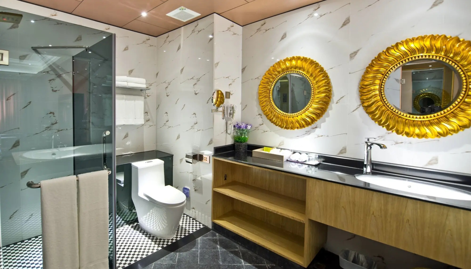 The Royal Pinnacle Hotel